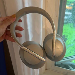 Bose Noise Cancelling Bluetooth Headphones in Silver